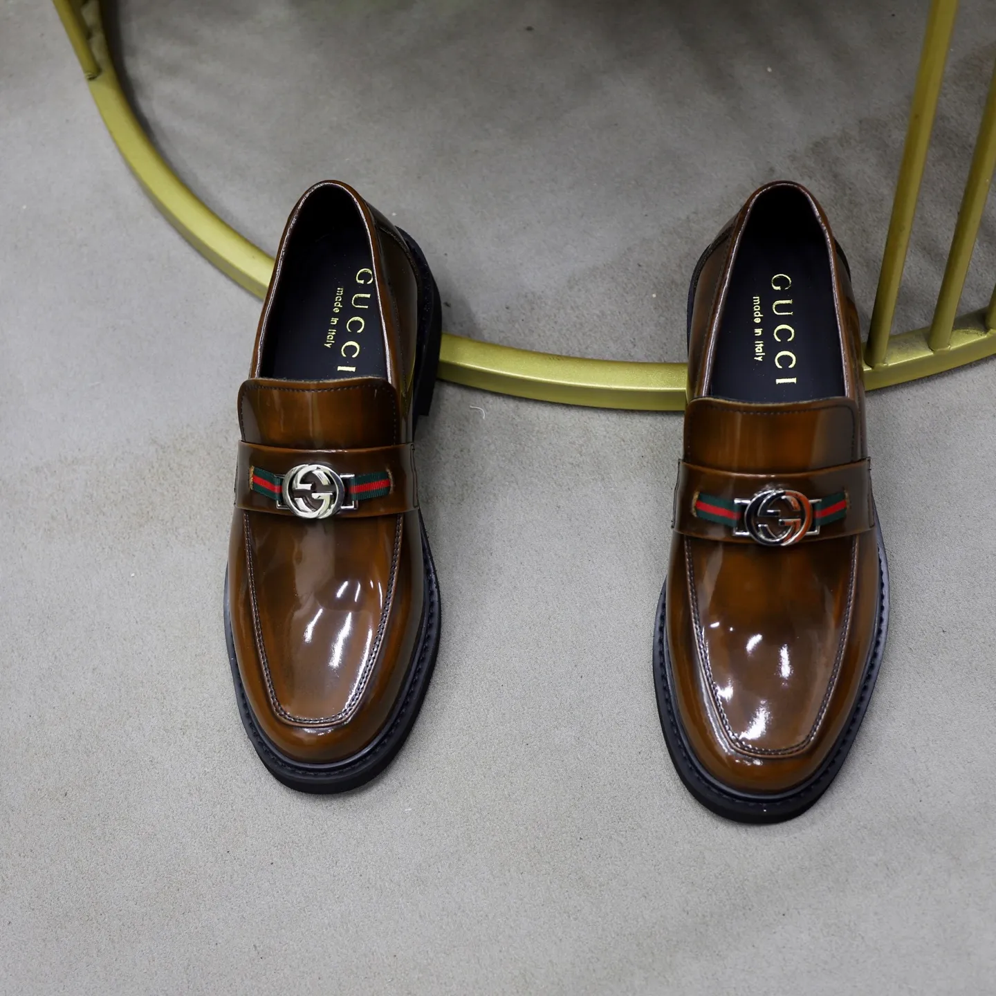 Ex-factory price: 540💰🙅‍♂️🙅‍♂️🙅‍♂️ Brand: GUCCI Standard code: Men's code 38-44 (45 can be customized) Grade: Same style as the official website Original order quality Material: Original cowhide surface Comfortable cowhide lining Original outsole Style category: Men's fashionable casual leather shoes Distinguished big-name luxury elements Top luxury Color: actual picture color